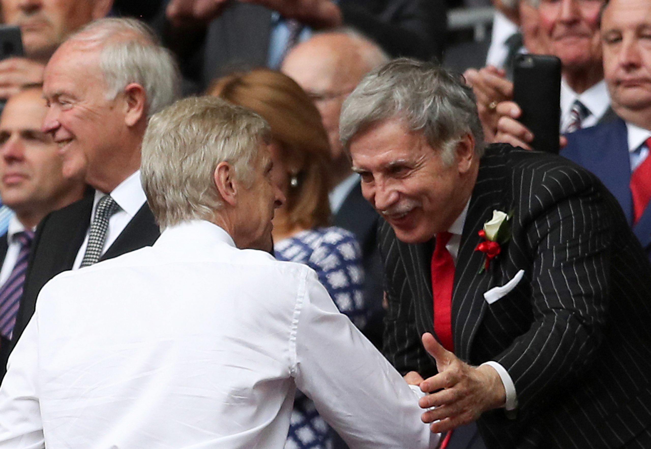 Kroenke et la dette du Club